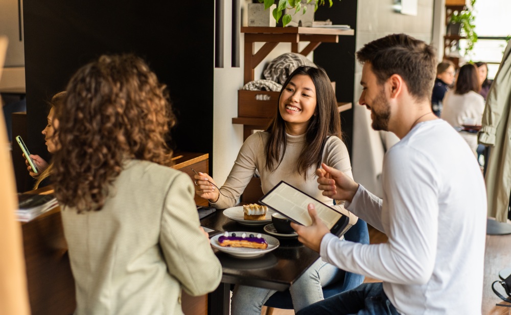 How to choose the e-reader with a frontlight: the review of models and useful tips